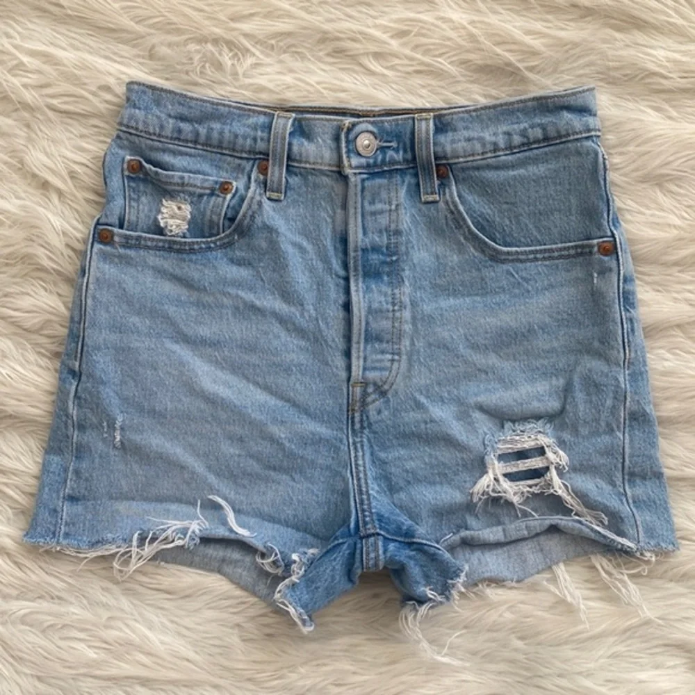 Levi’s |‎ Ribcage Denim Shorts